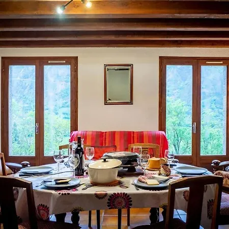 Maison Avec Vue Sur La Montagne Les Circaetes بيت للعطل Bourisp